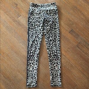 Goldsheep Leopard Print Leggings with black side stripe size s
